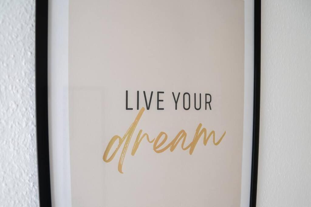 Super Lage Modern Boxspringbett *Netflix* Wlan* Apartment เคมนิตซ์ ภายนอก รูปภาพ